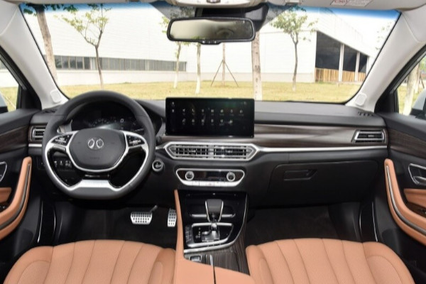 Седан среднего размера U7/EU7